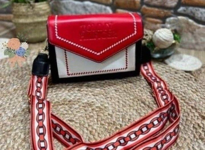 Geanta Tommy Hilfiger crossbody +portofel, saculet, etichetă