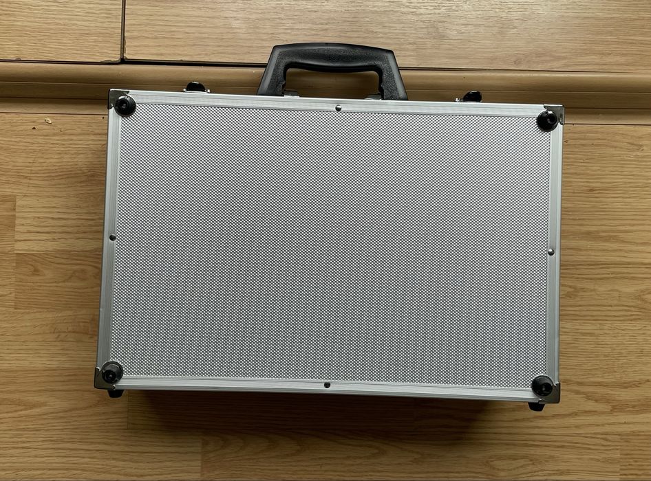 Geanta/servieta din aluminiu cu cheie argintie/silver