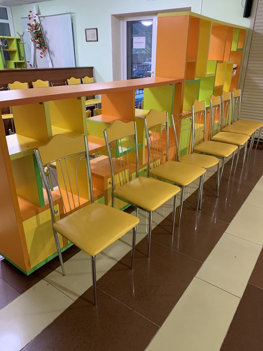 Стулья доя кафе и гостивых.