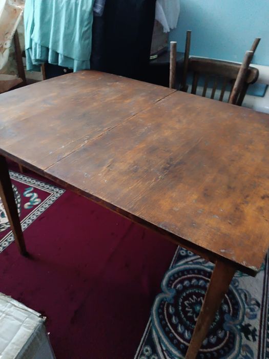 Сундук стол и стулья