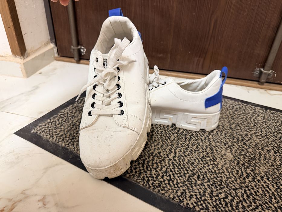 Adidasi piele marimea 43 pret 150 lei predare in Bucuresti sector 4
