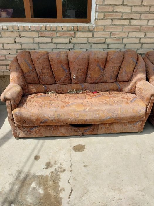 Yumshoq mebel. 1 ta Devan 2 ta kreslo.