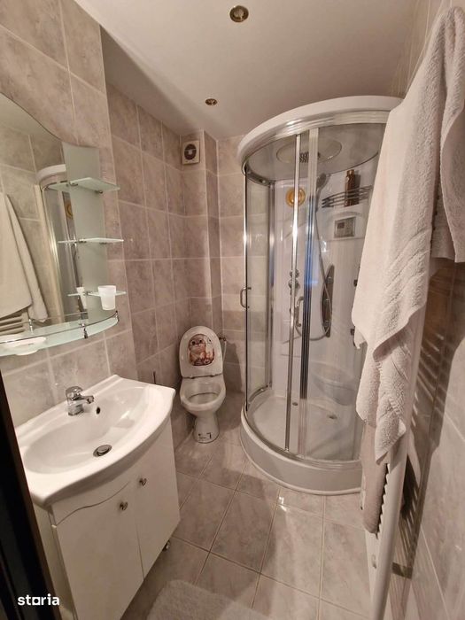 De inchiriat apartament cu 3 camere, decomandat, 2 bai si balcon