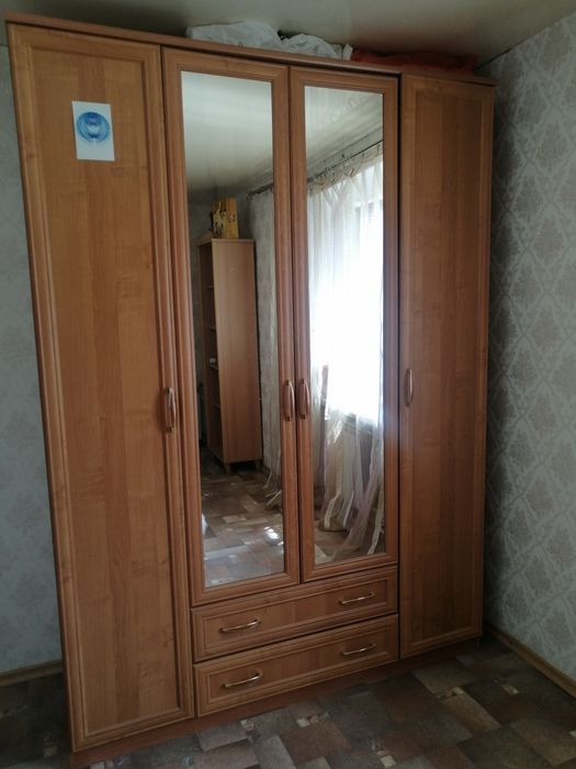 Платяной шкаф. Самовывоз.