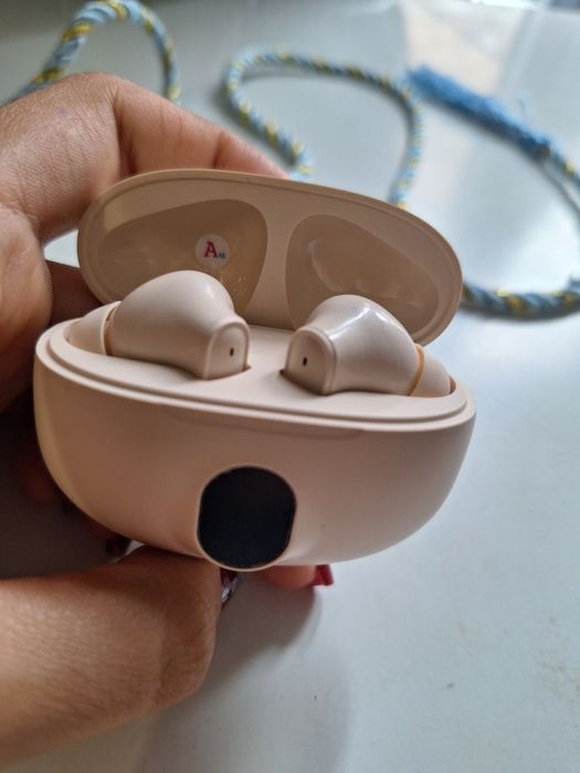 Продаю беспроводные наушники