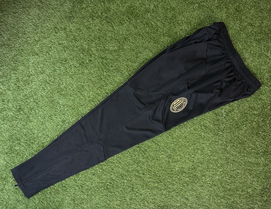 Спортен екип на Милан