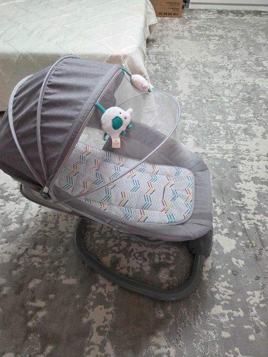 Продам люльку-качелю для новорождённых.