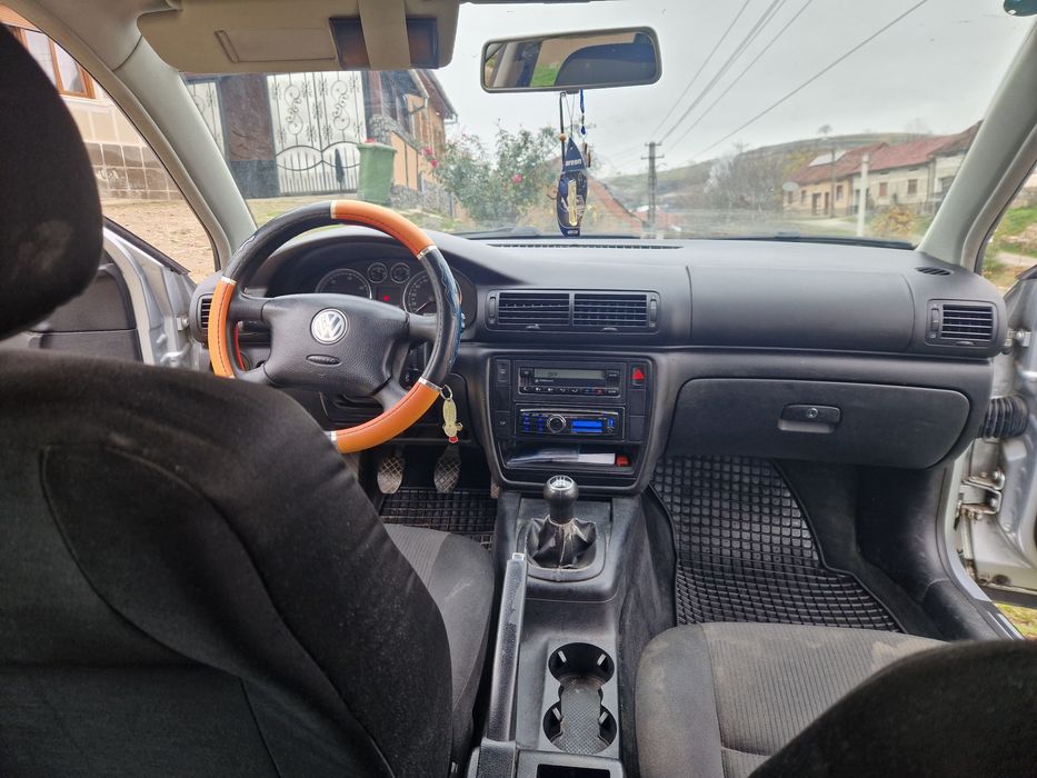 Vând VW Passat B5 1.9 tdi 131 de cai anu 2003 pret 1700 euro neg