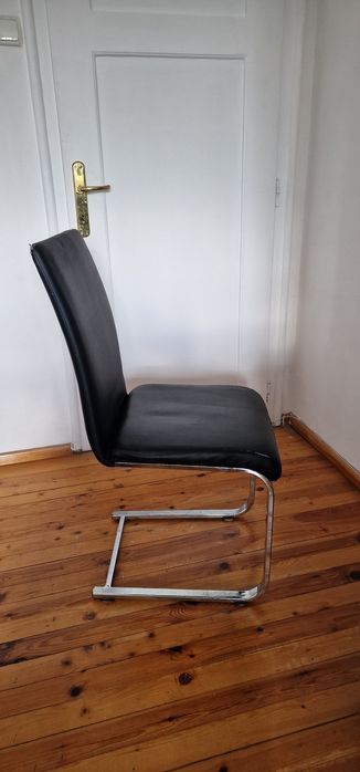 Комплект разтегателна трапезна маса с 6 стола