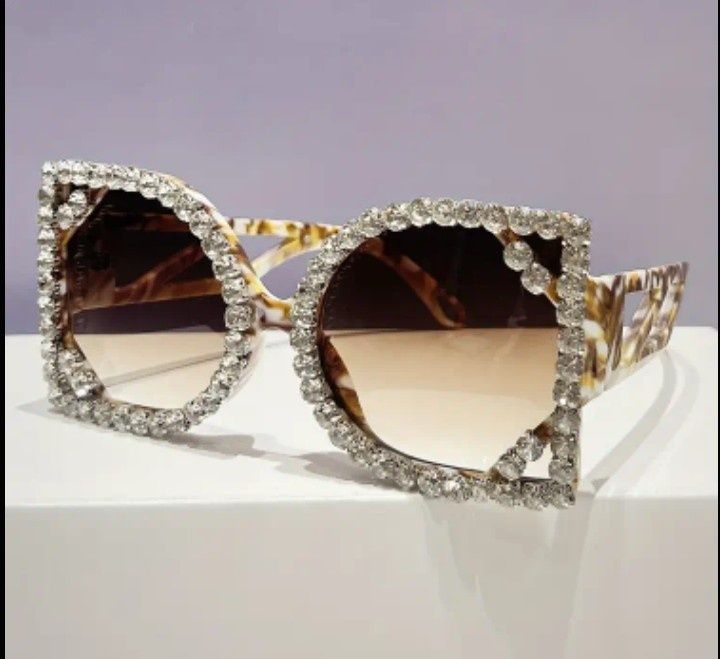 Ochelari de soare damă ,model DOLCE Gabbana,insertii stras,editie limi