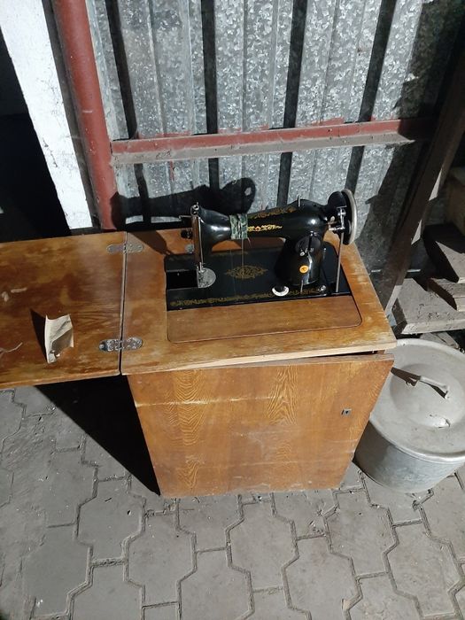 Швейная машина ножная