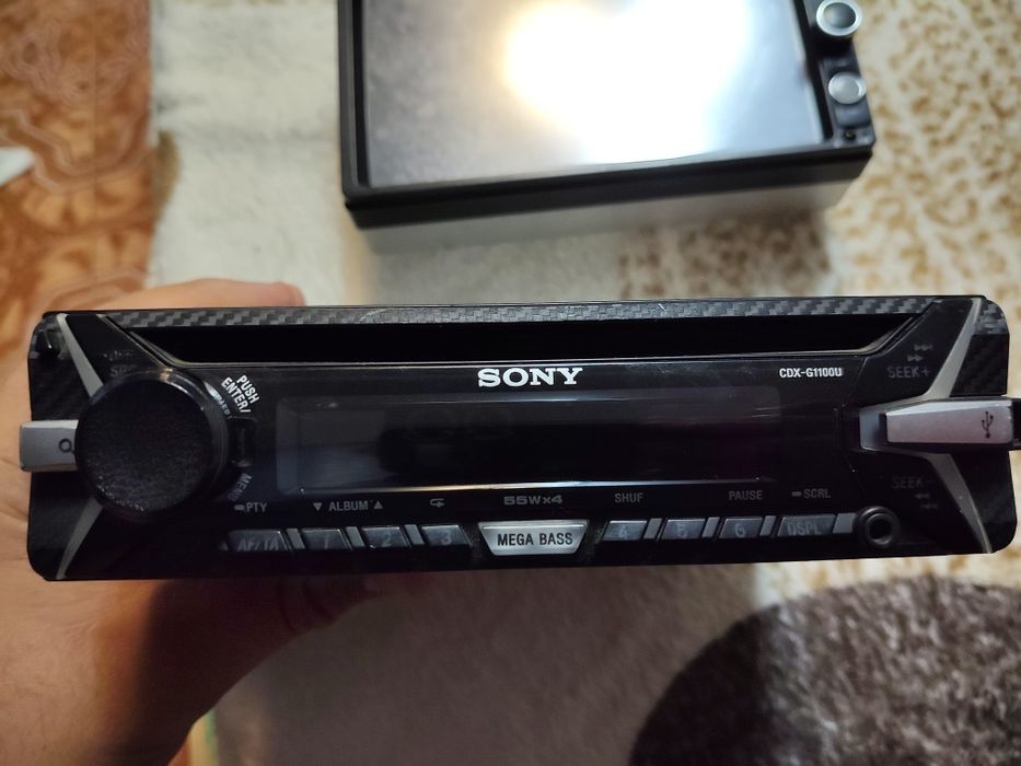 Vând casetofon Sony ,sau fac schimb  pe boxe auto , negociabil