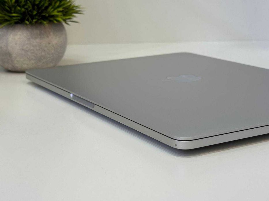 б/у MacBook Pro 13-inch Quad Core i7 / 16Gb / 512Gb Silver