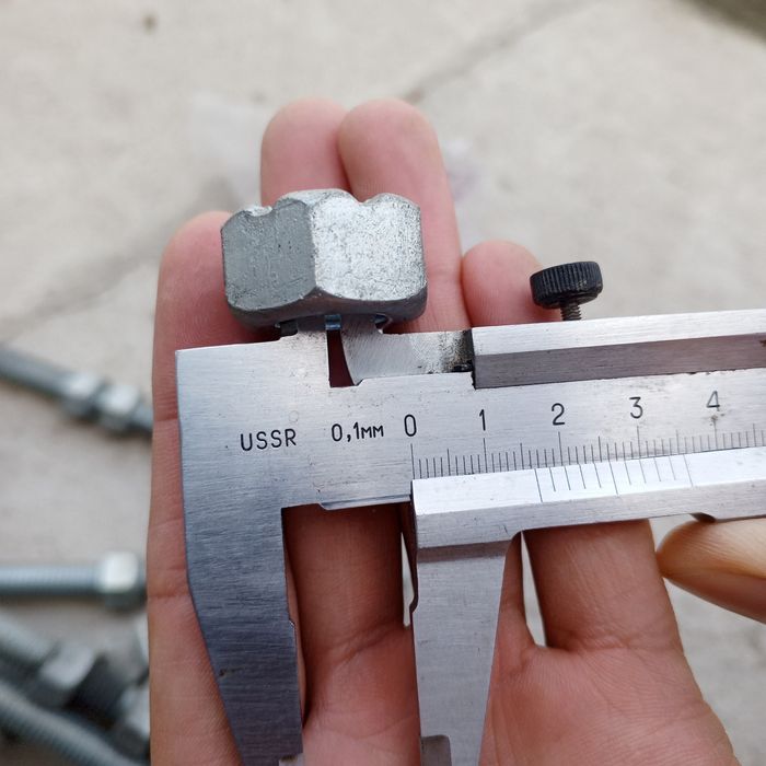 Болты с гайкоми ..