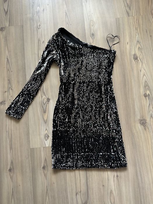 Блестяща рокля в черно