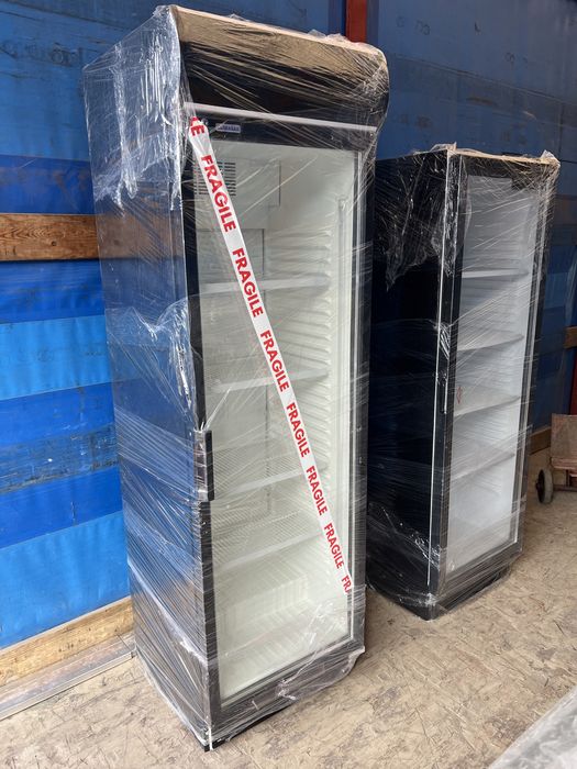 Vitrina frigorifica verticala pentru bauturi și racoritoare