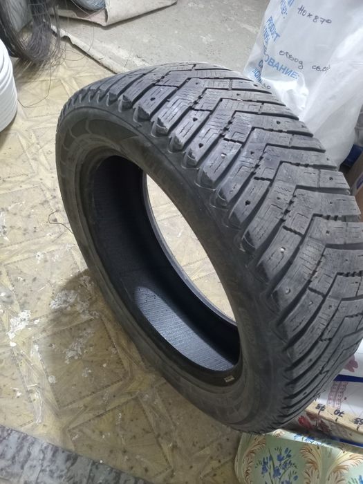 Продам зимние шины R 19.