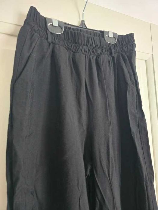 Vând pantaloni largi de vara, stare foarte buna, fără defecte
