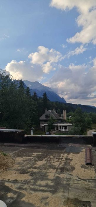 Apartament situat la mansarda langa sinaia platza