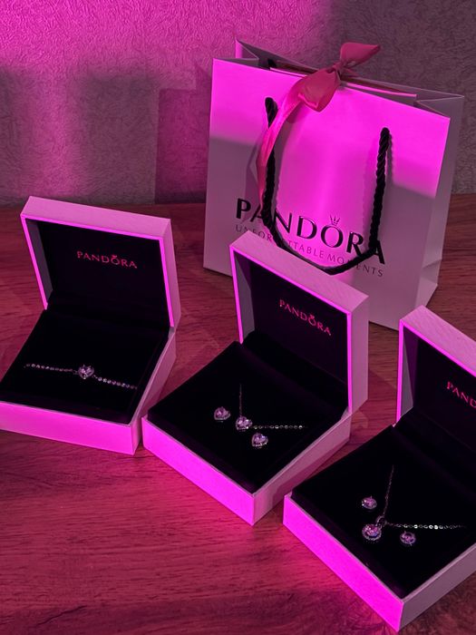 Подарочный набор, браслеты, кулоны, серьги