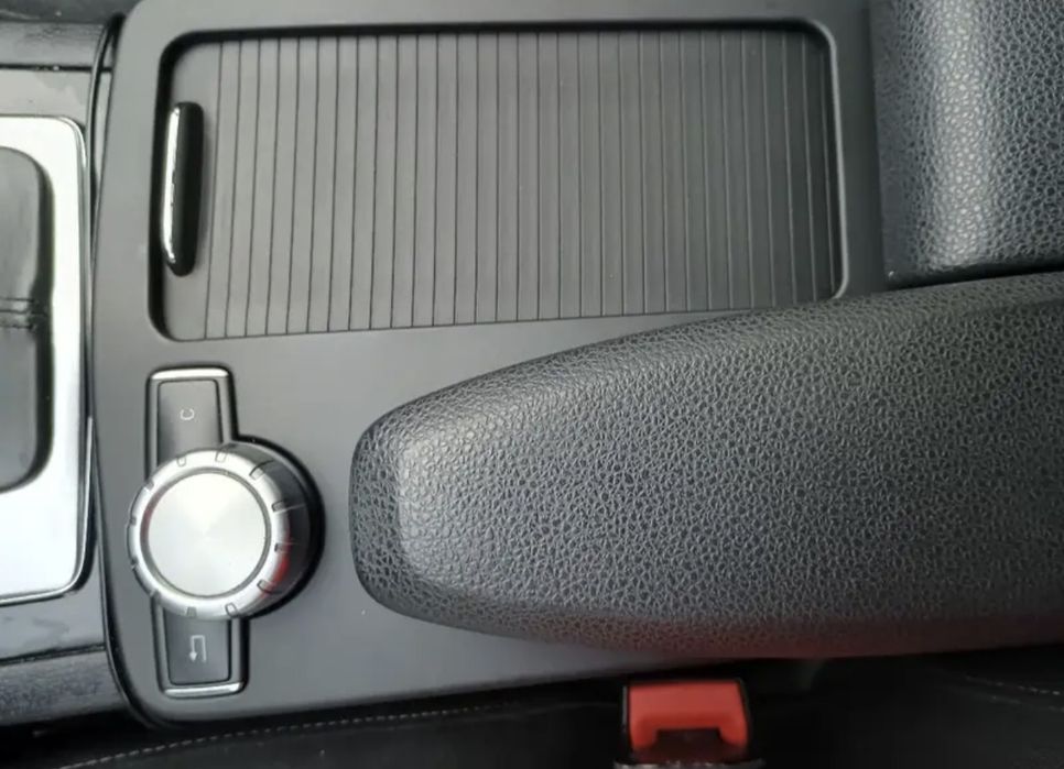 Нови Висококачествени централна конзола и щора Mercedes-benz W204 S204