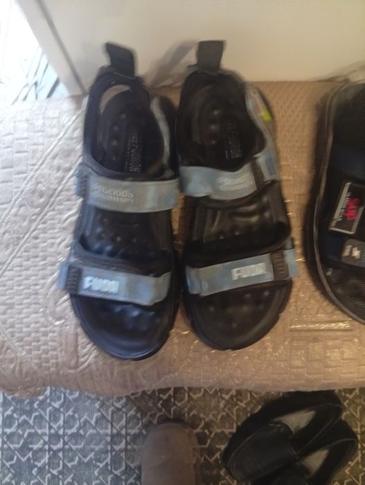 Обувь продается мальчику