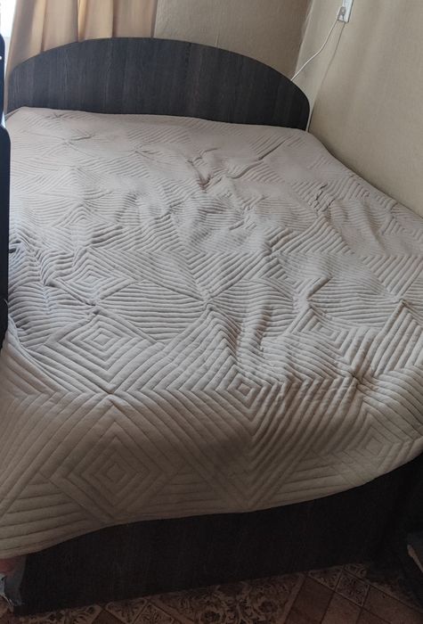 Продается срочно двуспальная кровать.