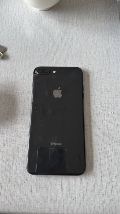 Продам Айфон 8+ в среднем состоянии