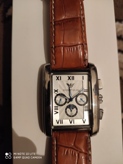 Продаётся брендовые оригинальные часы "Emporio Armani"