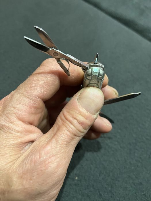 Нож Victorinox Signature Lite