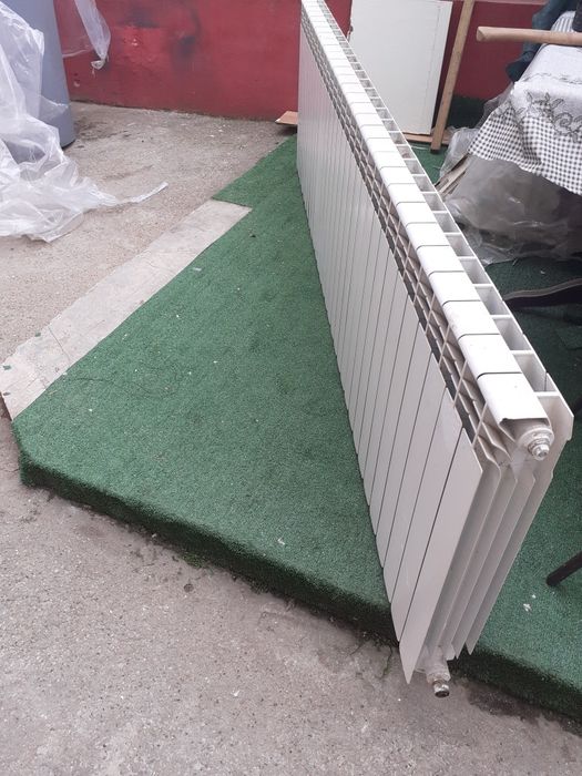 Vând calorifer aluminiu 30 elemenți