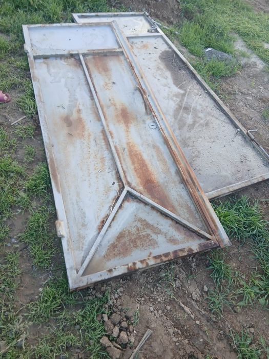 Старая ворота размером 260х220