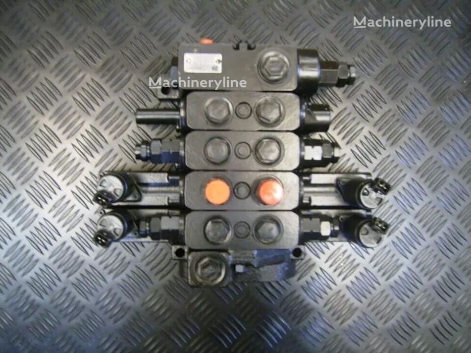 Distribuitor hidraulic pentru utilaje Bobcat