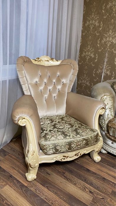 Продам 2 дивана и 2 красло