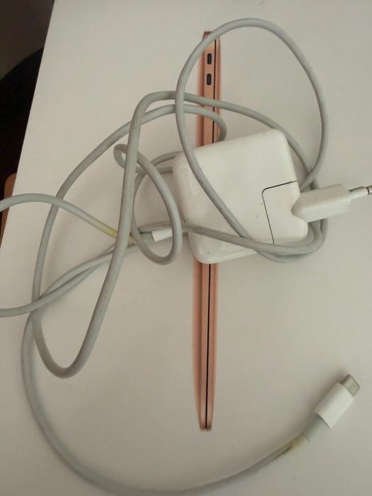 MacBook Air, 13,3, 8/128, 2019 года