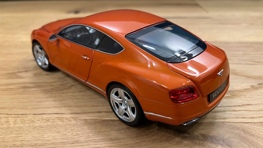 Macheta Minichamps 1/18 Bentley Continental GT 2011