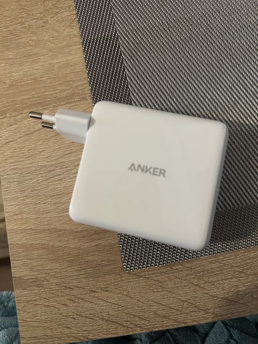 Vând Încărcător Anker.