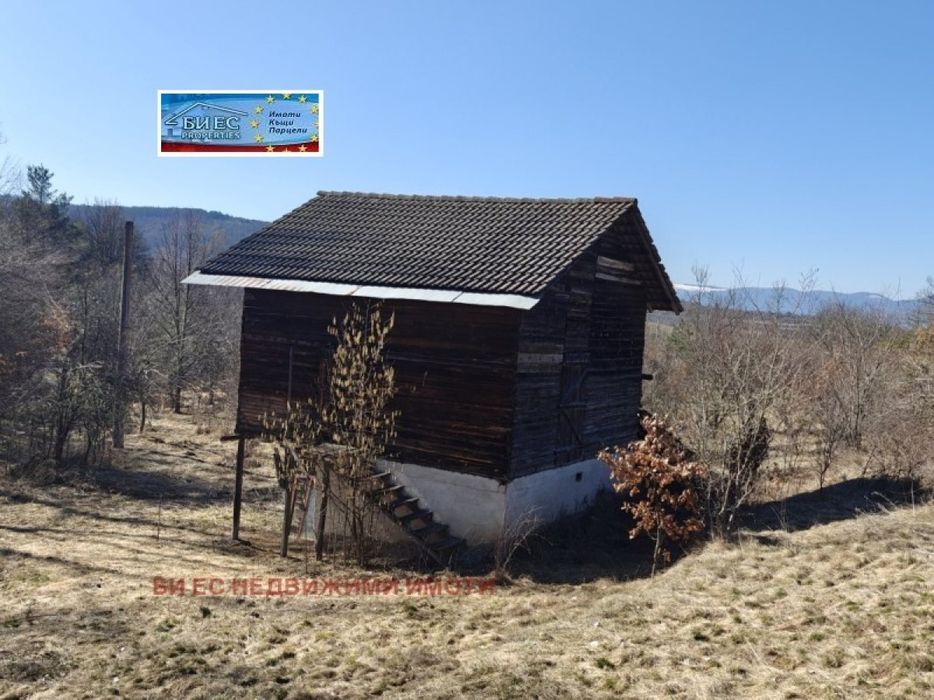 Къща в с. Глоговица 40 м² и двор 1009 м²