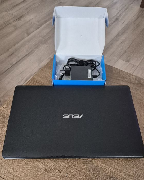 Vănd 2  laptop-uri ASUS