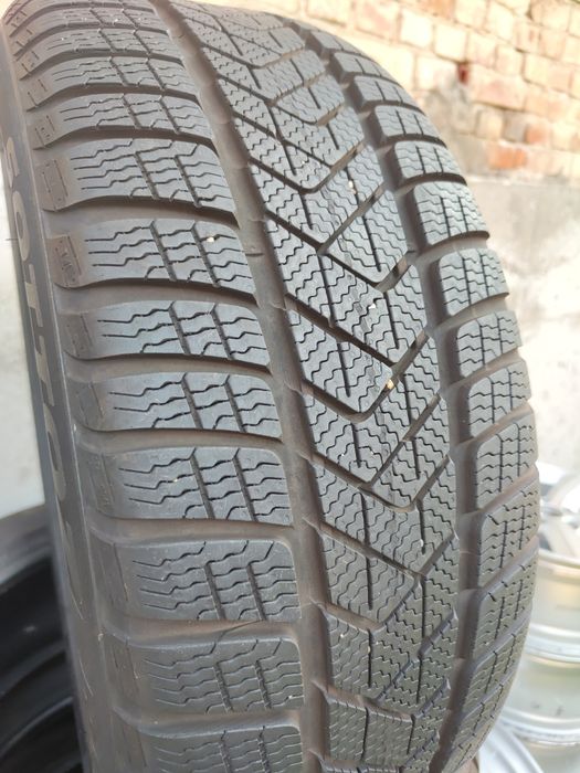 2 бр зимни  225/50/17 Pirelli 25г