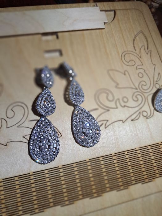 Chiroyli va nafis zirak bujuteriya