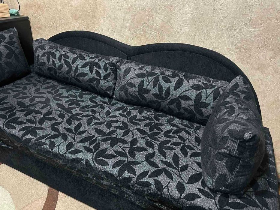 Разтегателен диван