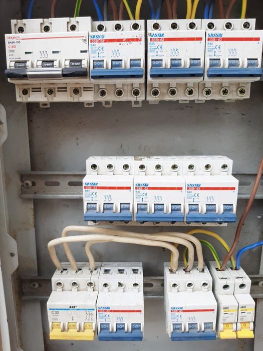 Электрический шкаф с автоматом