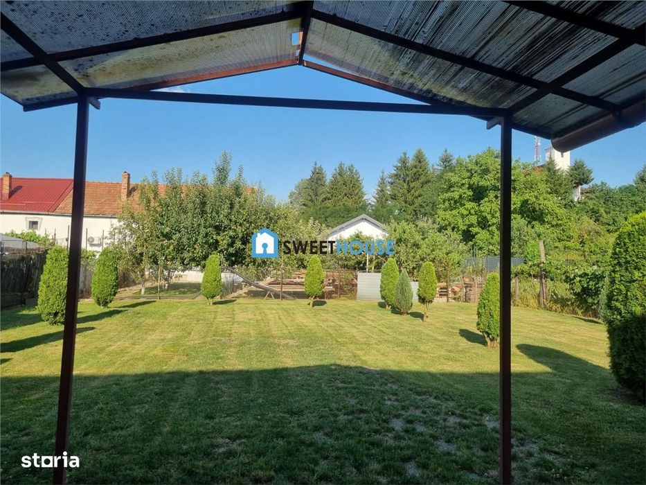 Casa de vanzare in Mandra  Spatiu generos si anexe