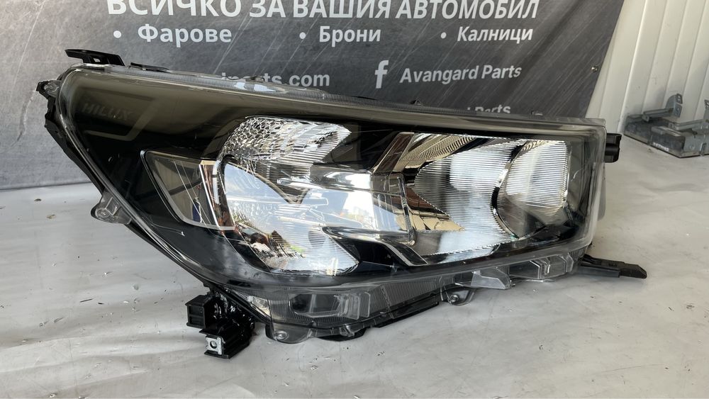 Десен фар Toyota Hilux 8 2020-