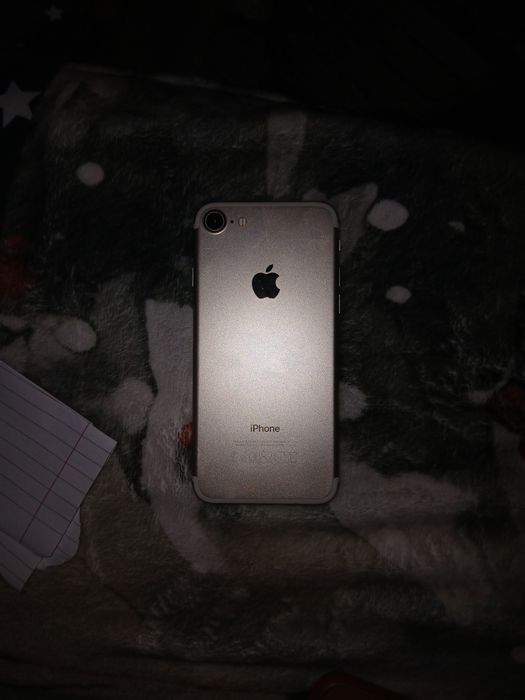IPhone 7 impecabil  nu oferi transport