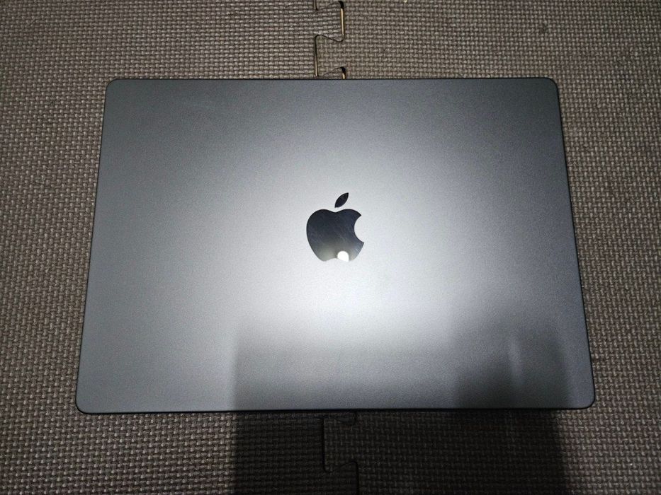 MacBook Pro M3 Pro 14 dyum spaceblack (18GB/512GB) full box sotiladi