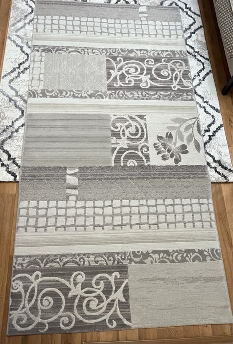 Ковер в хорошем состоянии.