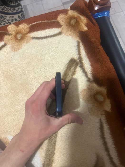 Айфон 12  70к торг бар