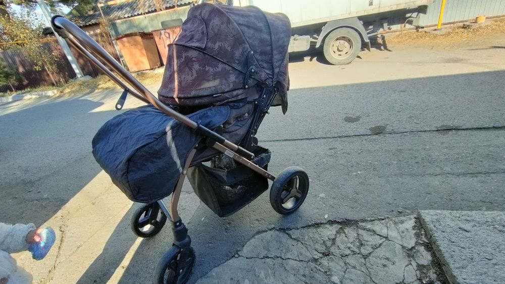 Коляска прогулочная.